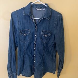 100% Cotton ladies Blue Denim collared Shirt. pearl snaps. Princess seams.